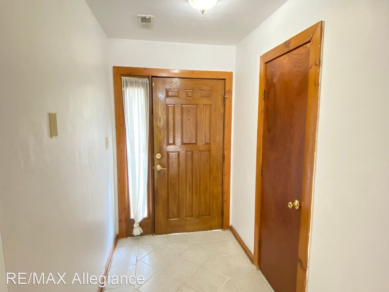 111 Inland View Dr - Photo 3 of 26