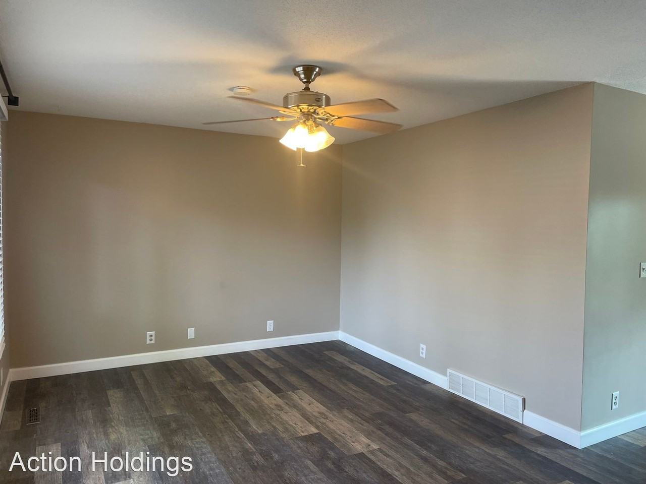 1715 Freedom Dr - Photo 2 of 9