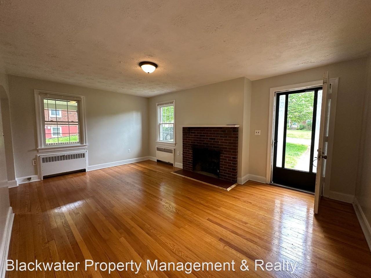 1116 Chestnut Hill Dr - Photo 2 of 26