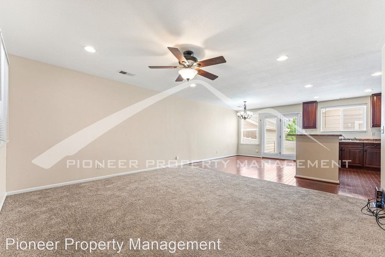 5792 Ceylon St - Photo 3 of 23