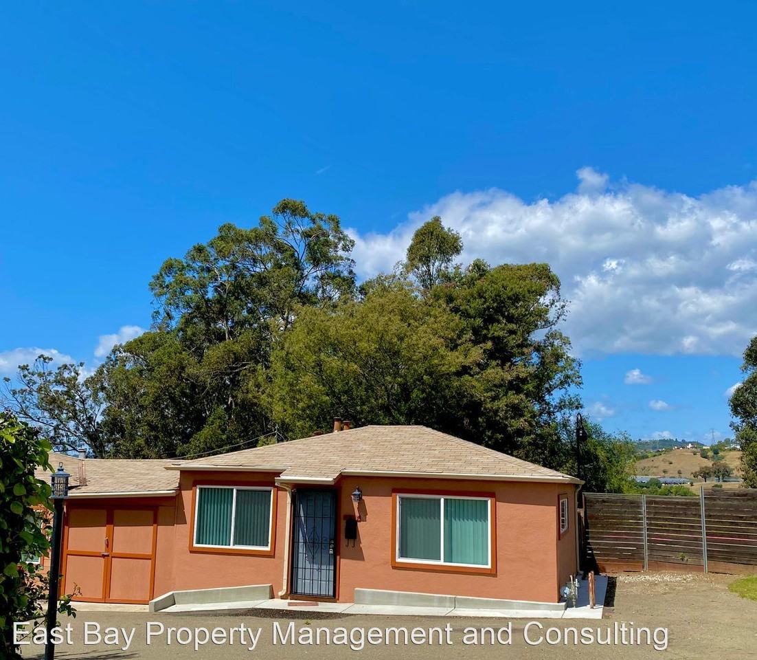 4916 Jensen Rd - Photo 2 of 7