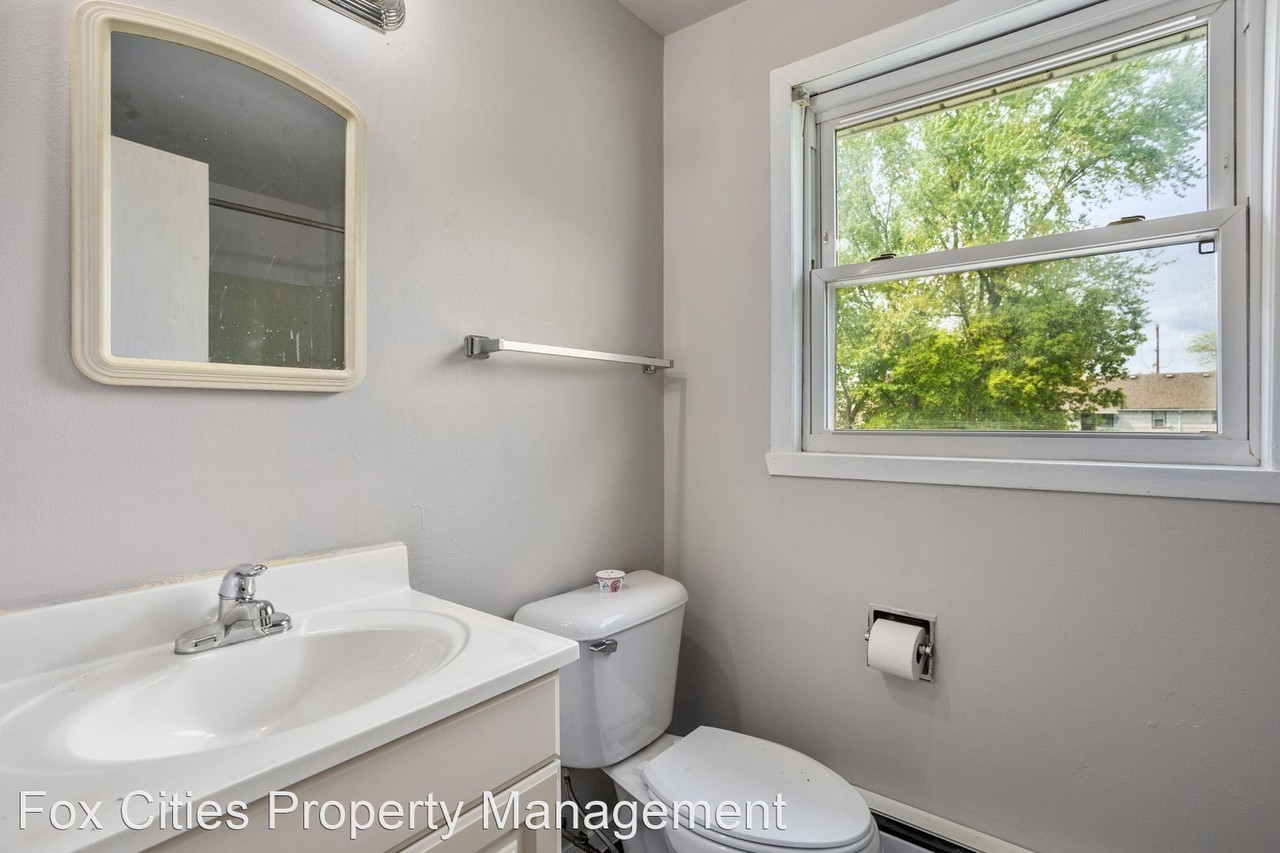 417 Caroline St - Photo 3 of 10