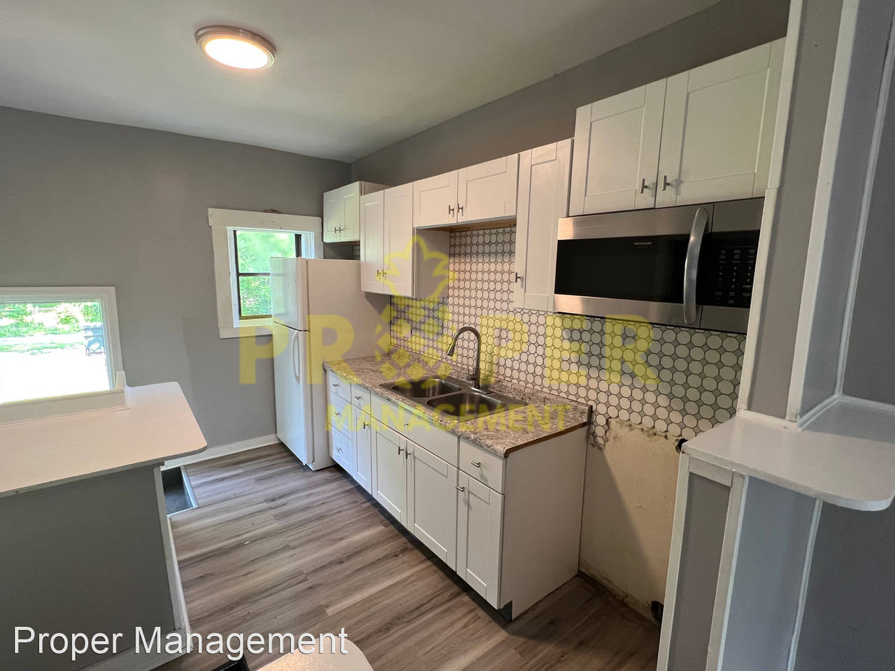 2211 Kensington Dr - Photo 3 of 6