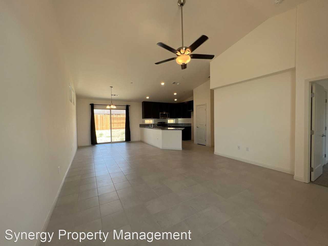 6712 Sunchase Dr - Photo 3 of 11