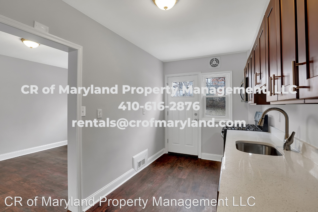 1640 Wadsworth Way - Photo 2 of 28