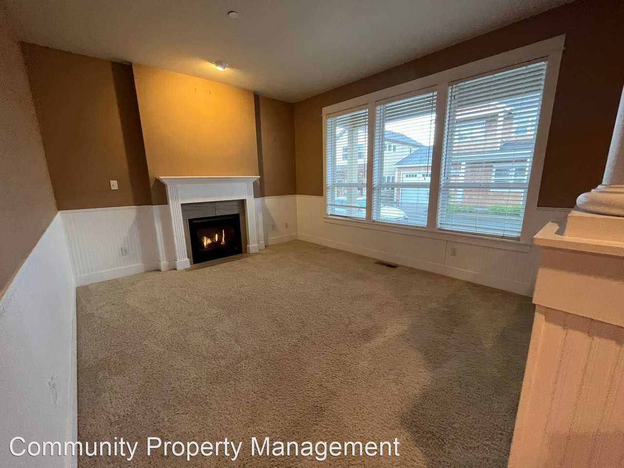 275 23rd St - Photo 3 of 23