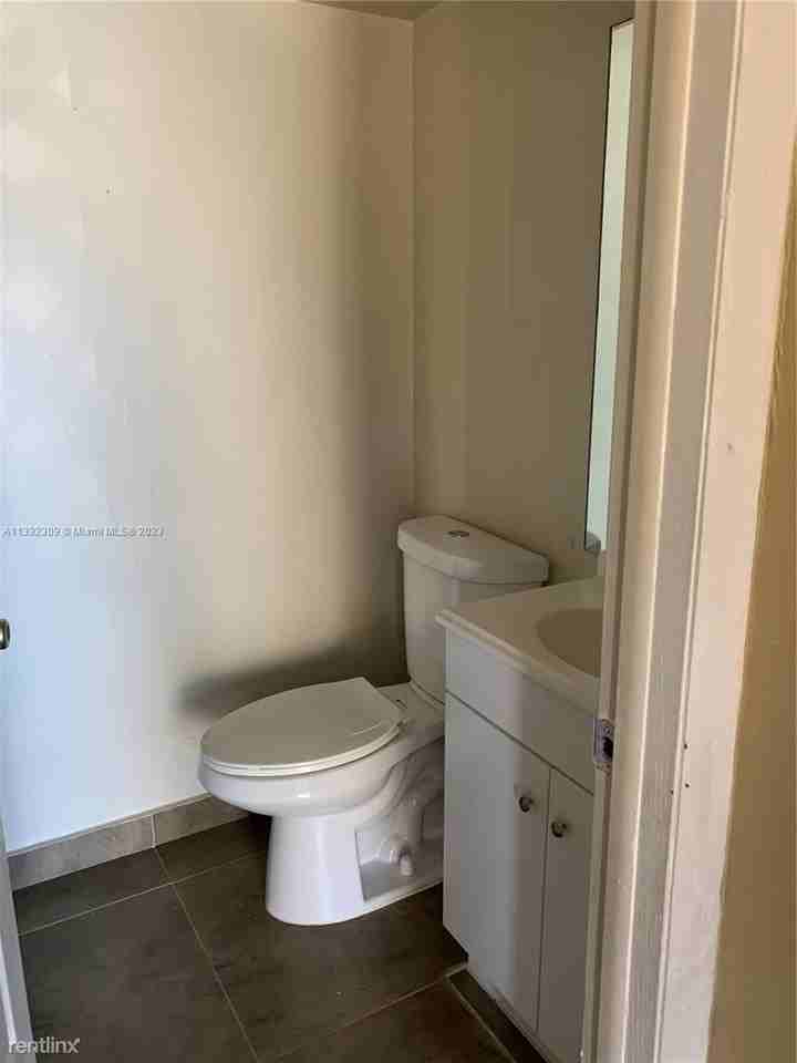 301 Nw 84th Ct #701 - Photo 3 of 10