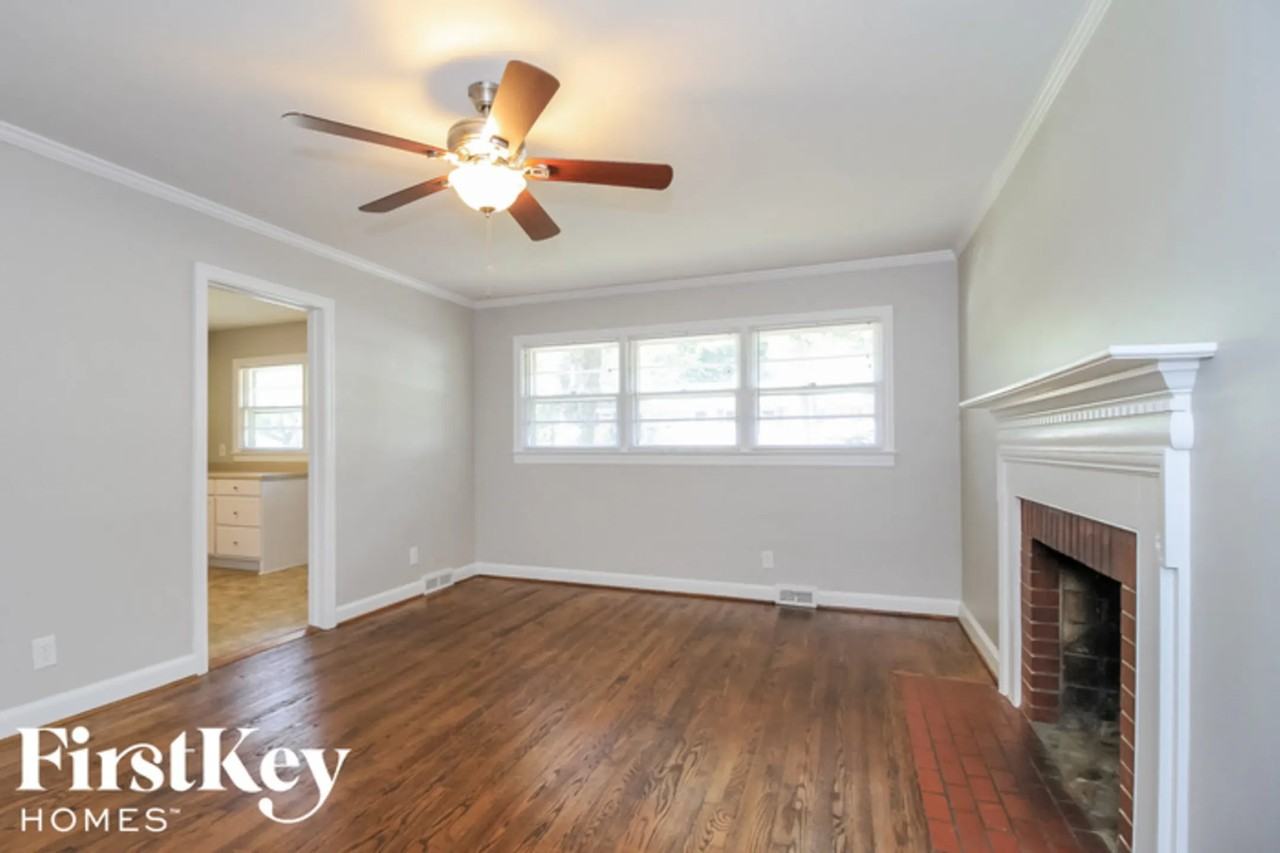 3725 Manor Dr - Photo 3 of 14