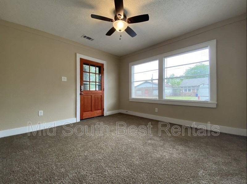 914 W 23rd St - Photo 2 of 7