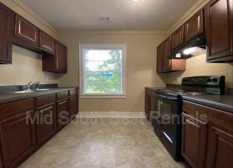 914 W 23rd St - Photo 3 of 7