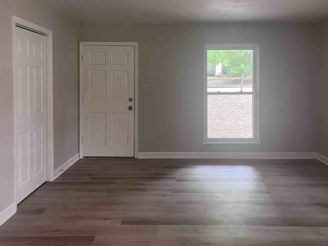 307 Walton St - Photo 2 of 8