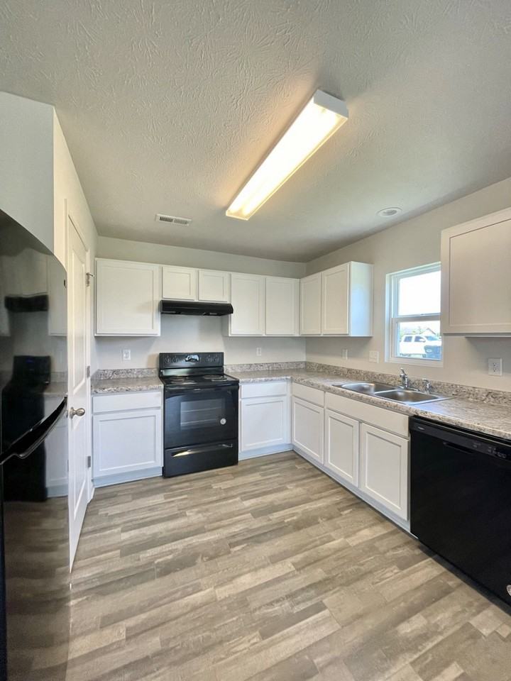 304 Shrack Ln - Photo 3 of 15