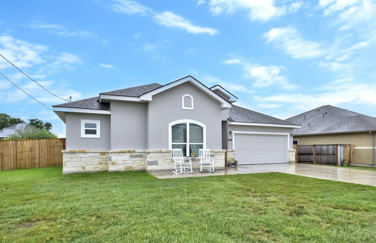 8509 Utopia Blvd - Photo 2 of 30