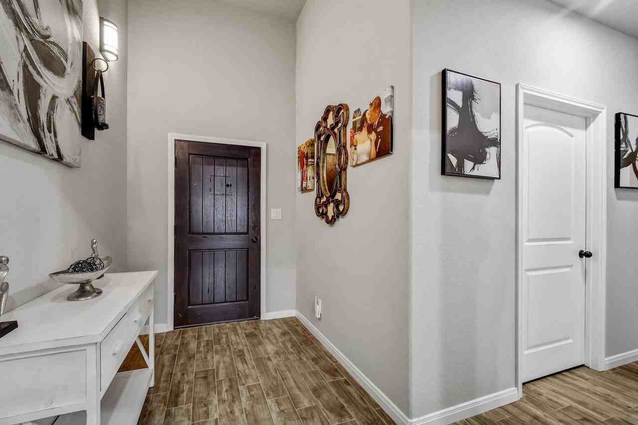 8509 Utopia Blvd - Photo 3 of 30