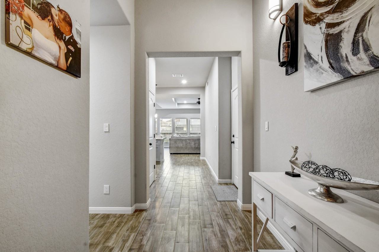 8509 Utopia Blvd - Photo 4 of 30