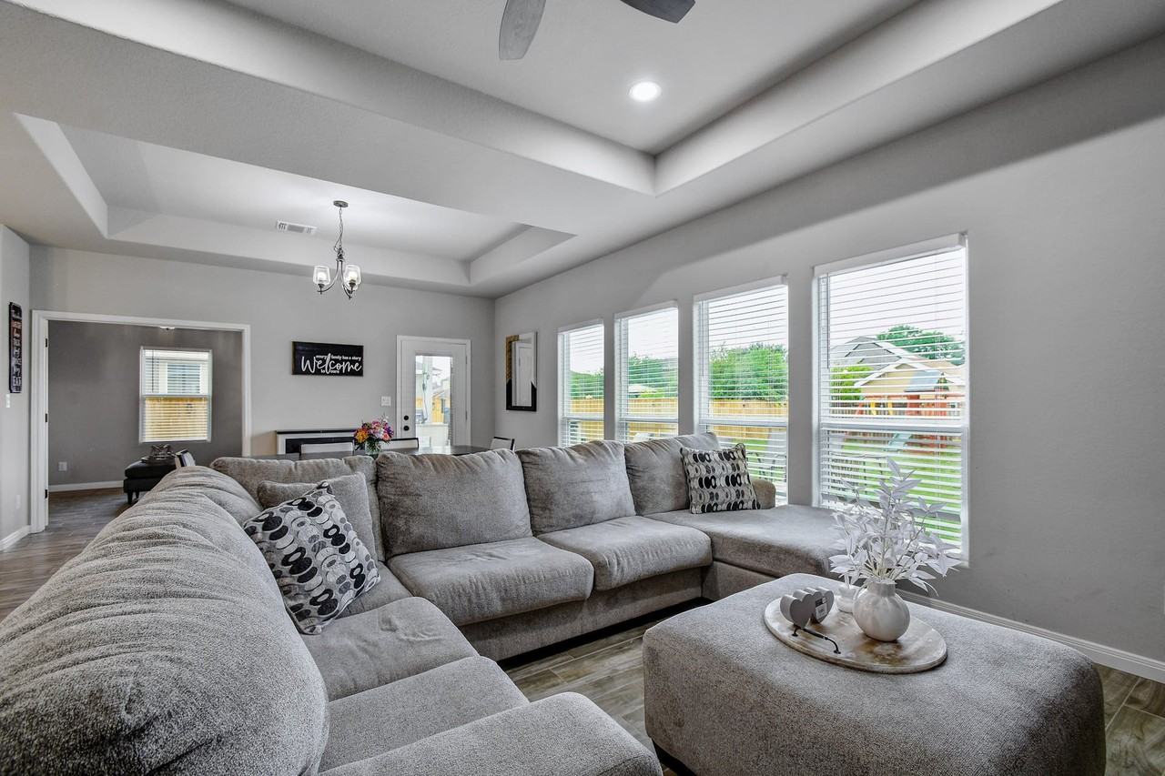 8509 Utopia Blvd - Photo 5 of 30