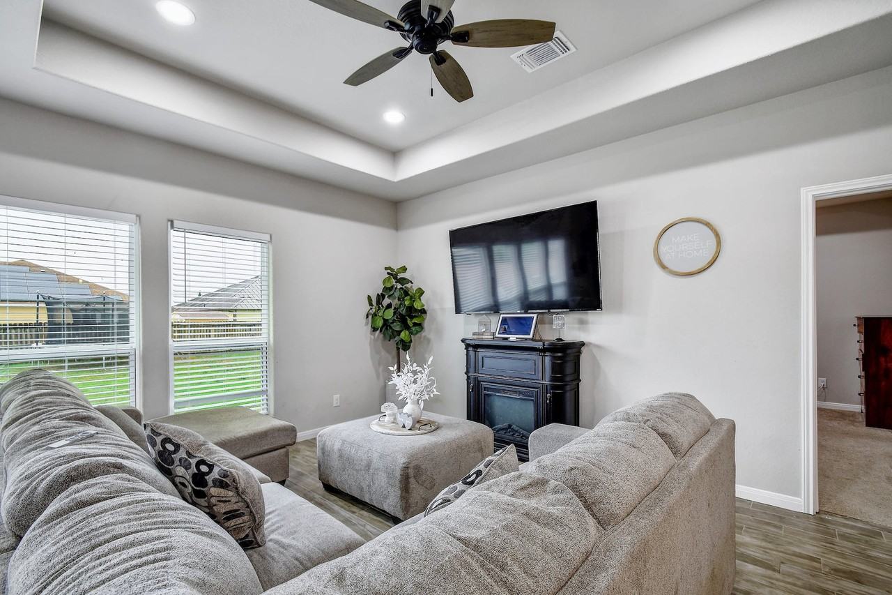 8509 Utopia Blvd - Photo 6 of 30