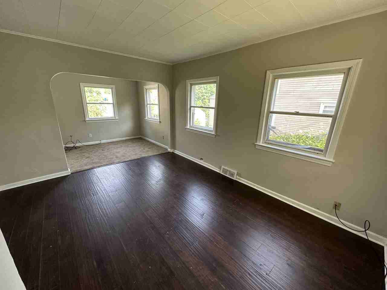 254 Bowmanville St - Photo 2 of 13