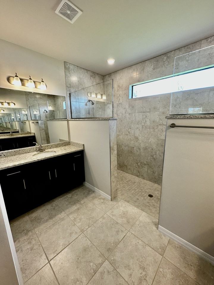 3722 Ne 16th Pl - Photo 2 of 11