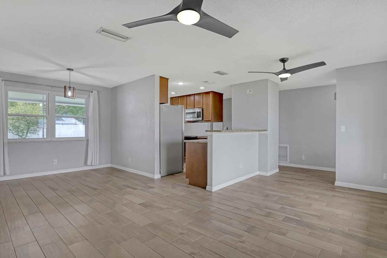 1309 Suwanee Rd - Photo 2 of 19