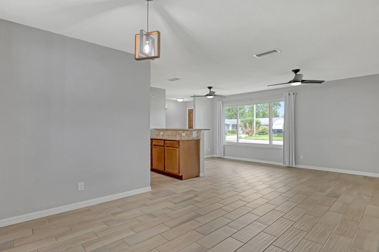 1309 Suwanee Rd - Photo 3 of 19