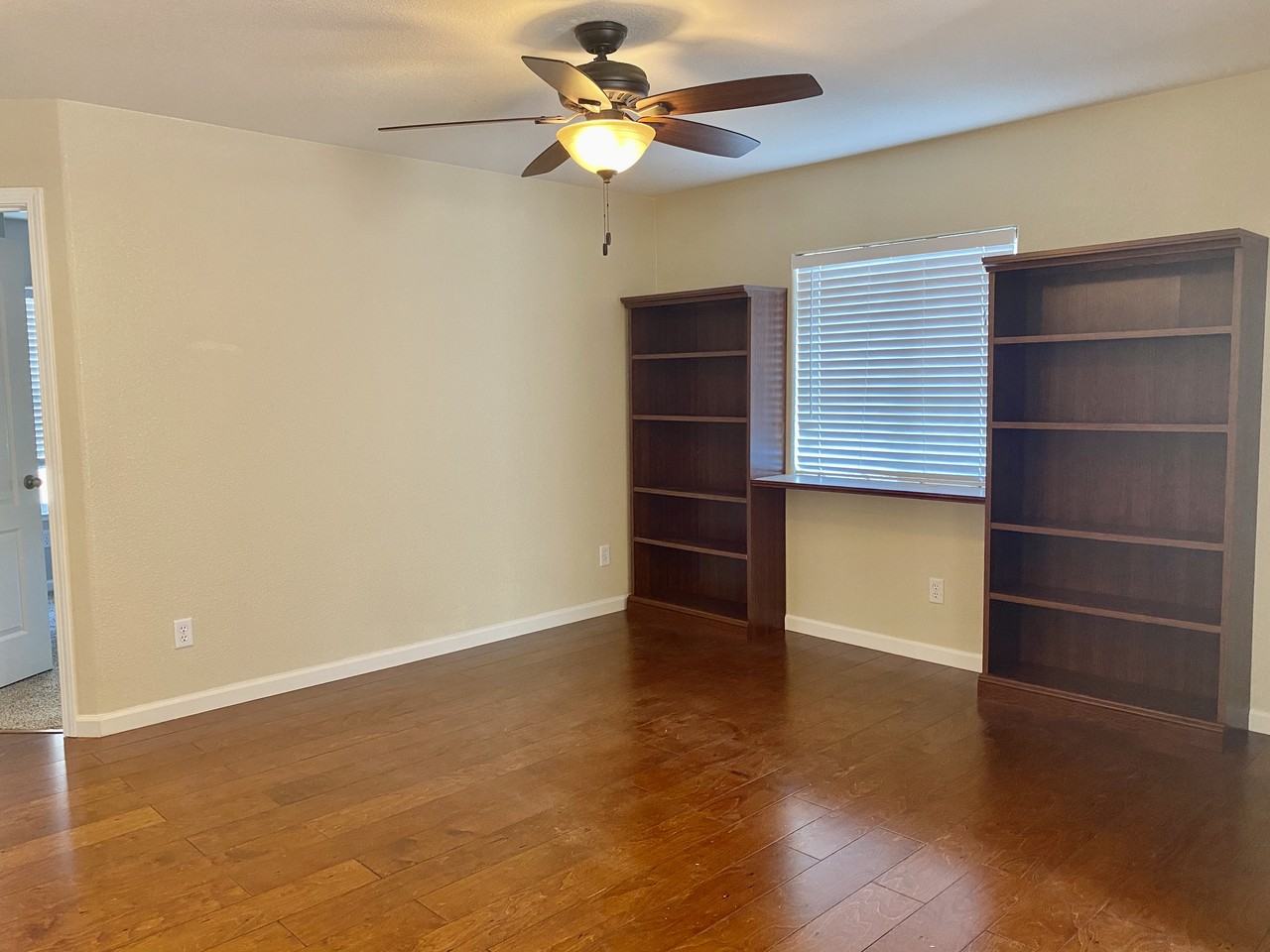 5215 Noyack Way - Photo 4 of 9