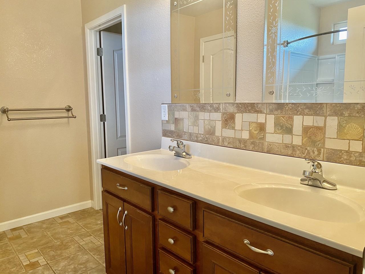 5215 Noyack Way - Photo 5 of 9