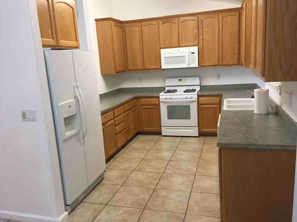 7095 Fairview Dr - Photo 5 of 16