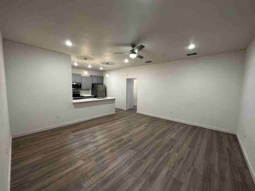 1215 N Evanston Ave - Photo 3 of 20