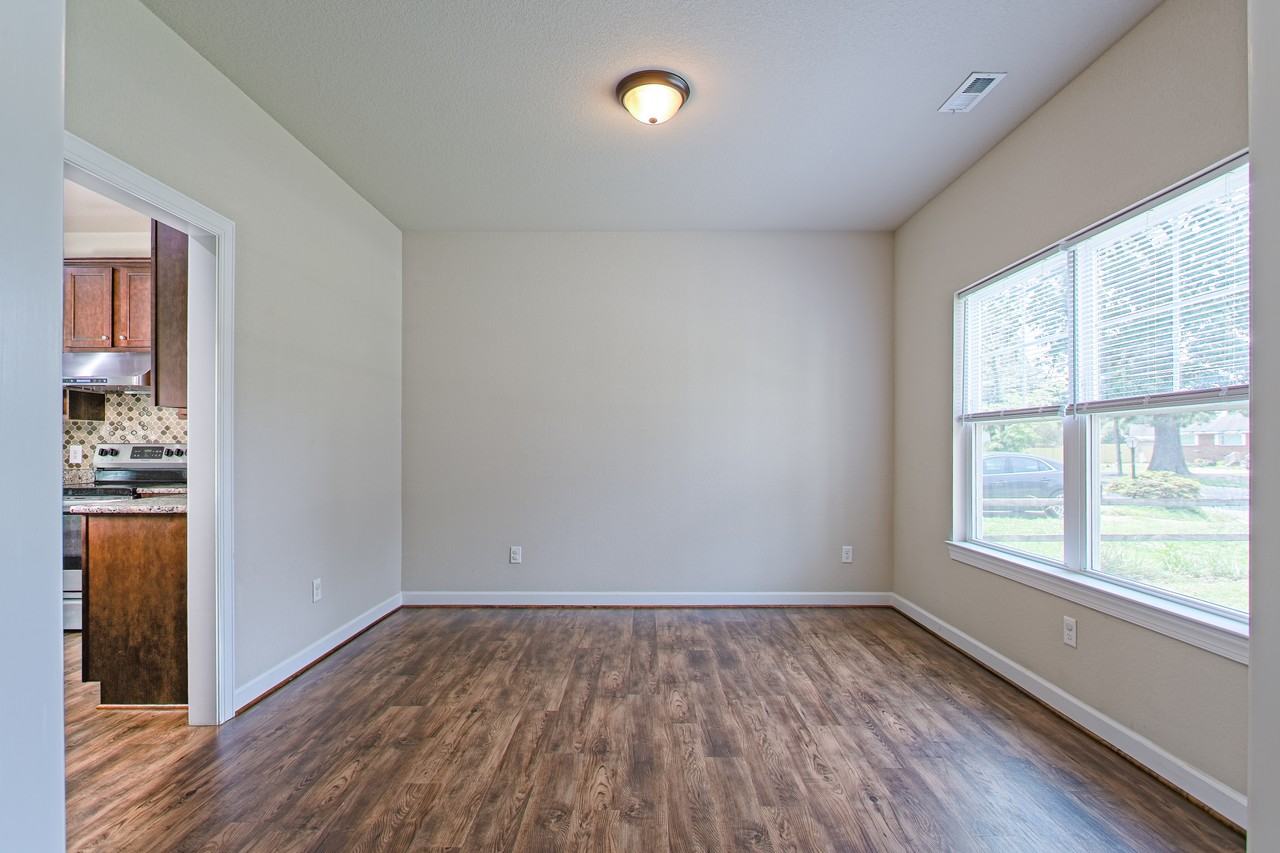 2723 Rodgers St - Photo 3 of 10