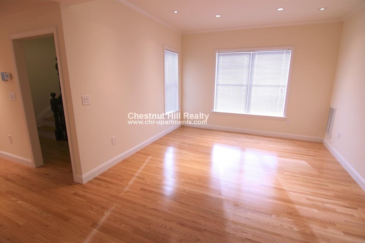 18 Langdon St #2 - Photo 5 of 11