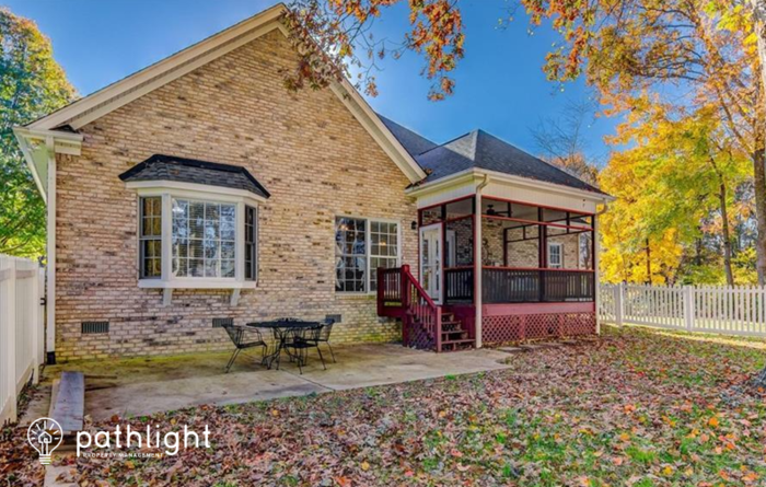 1585 Deer Run Ct - Photo 2 of 3