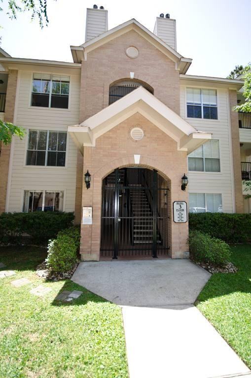 8051 Bay Branch Dr - Photo 2 of 21