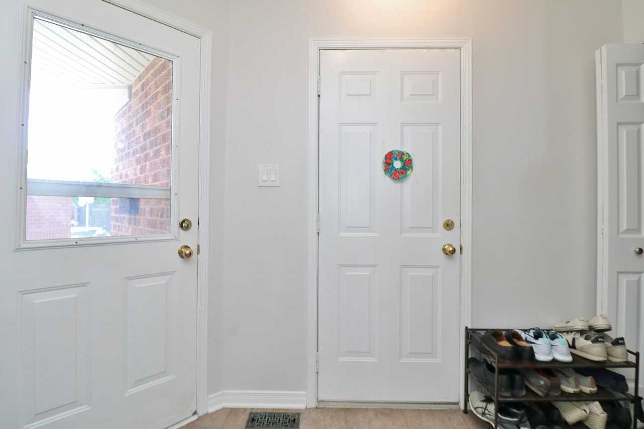 37 Trump Ave Apartments in Central Park, Ottawa, ON K2C 4A4 Zumper