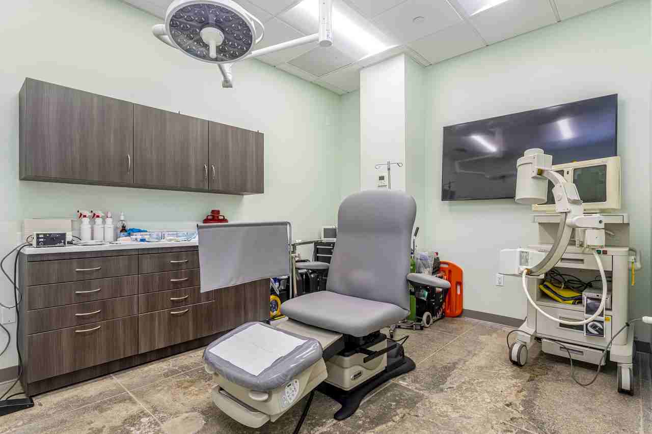 2599 Broadway - Photo 2 of 4