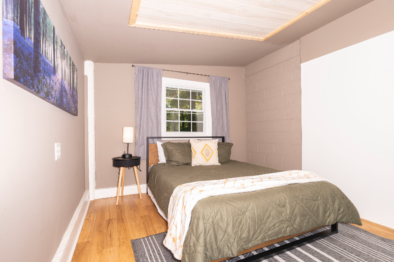 3815 Hastings Ave - Photo 3 of 9