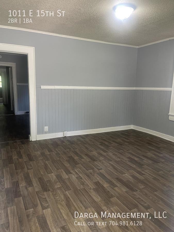 1011 E 15th St - Photo 2 of 5