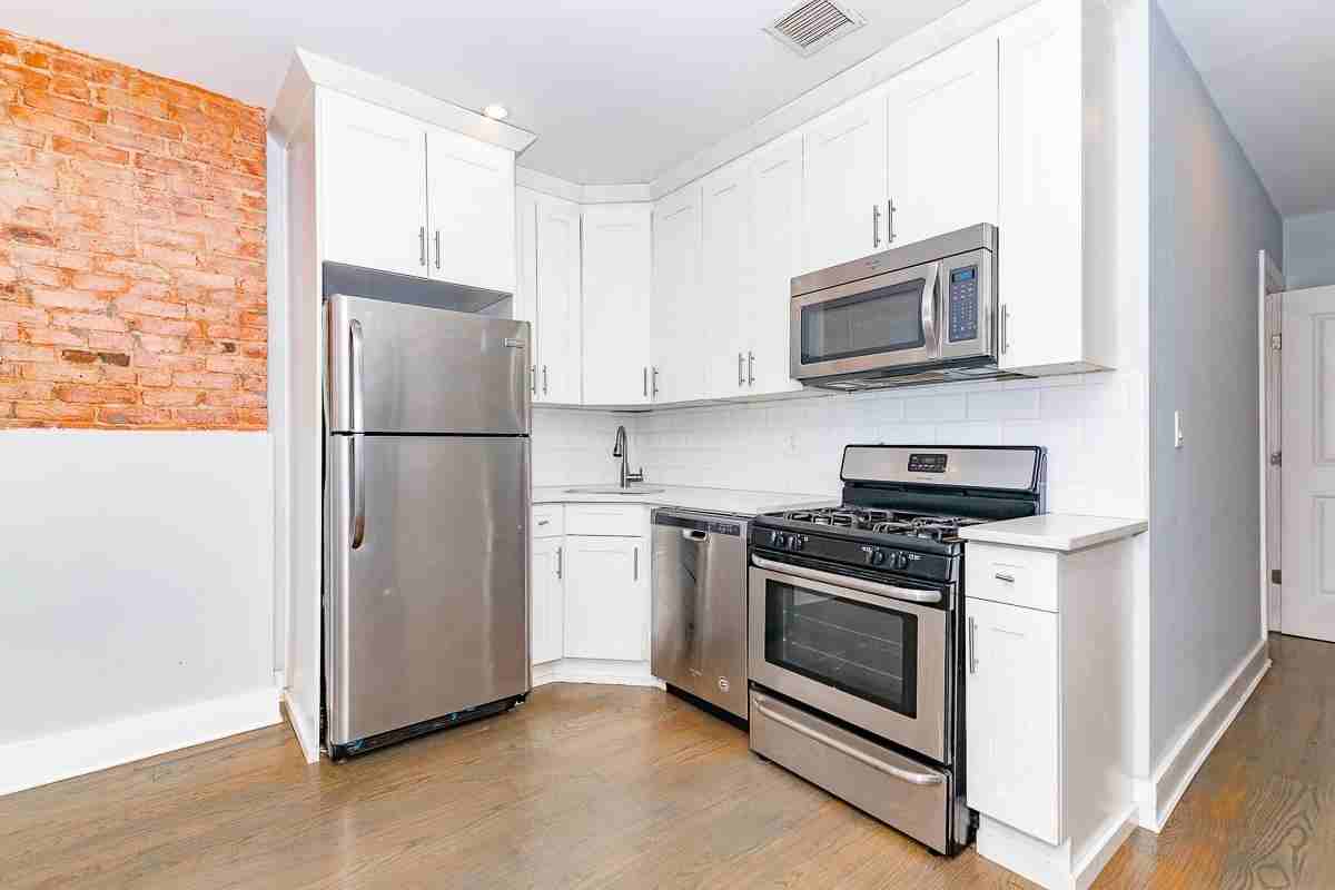 928 Hancock St #2 - Photo 3 of 14