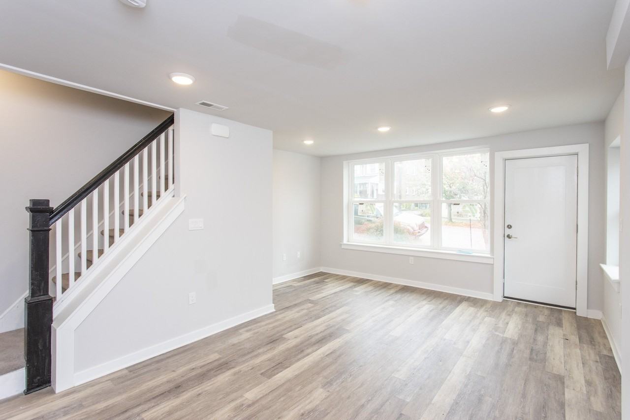 126 W 5th Ave - Photo 4 of 11