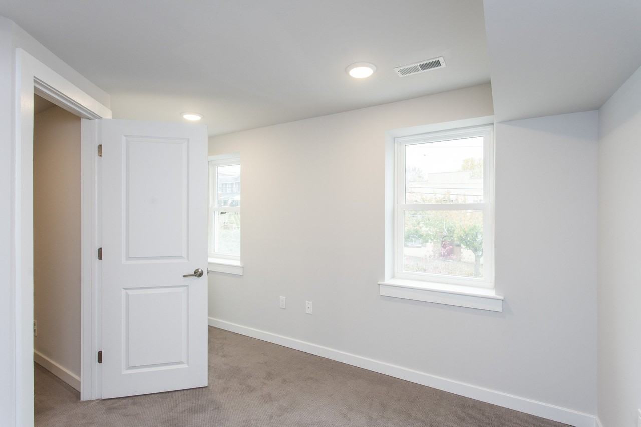 126 W 5th Ave - Photo 6 of 11