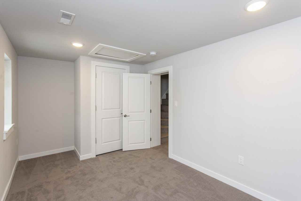 126 W 5th Ave - Photo 7 of 11