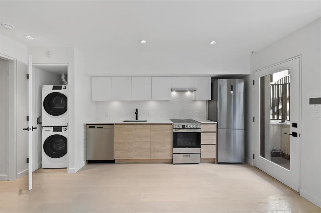 553 East 6th Street - Photo 4 of 24