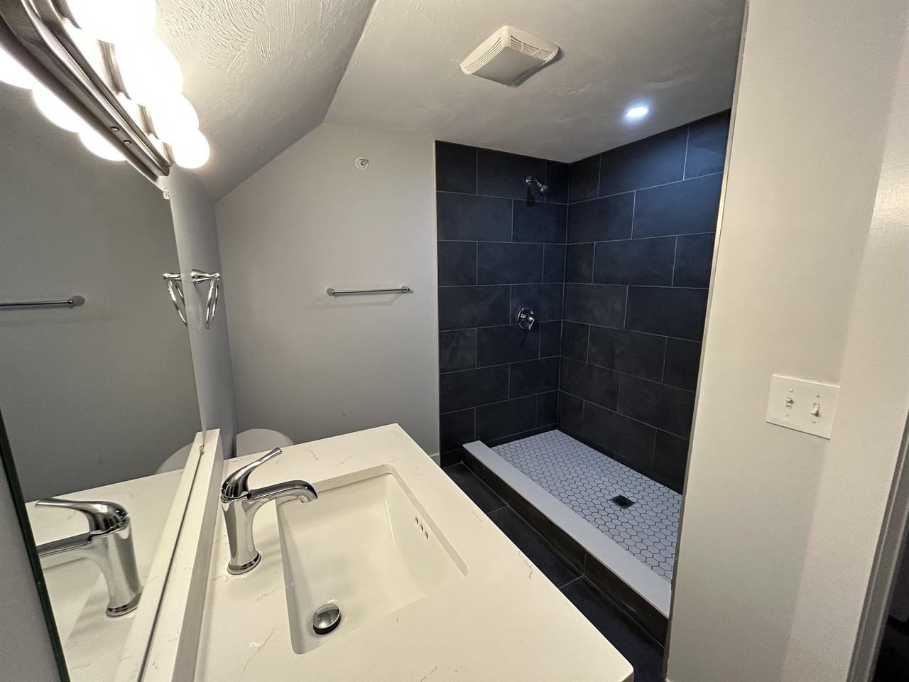 30 Roxbury St #3 - Photo 4 of 16