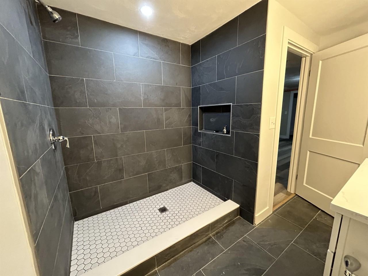 30 Roxbury St #3 - Photo 5 of 16