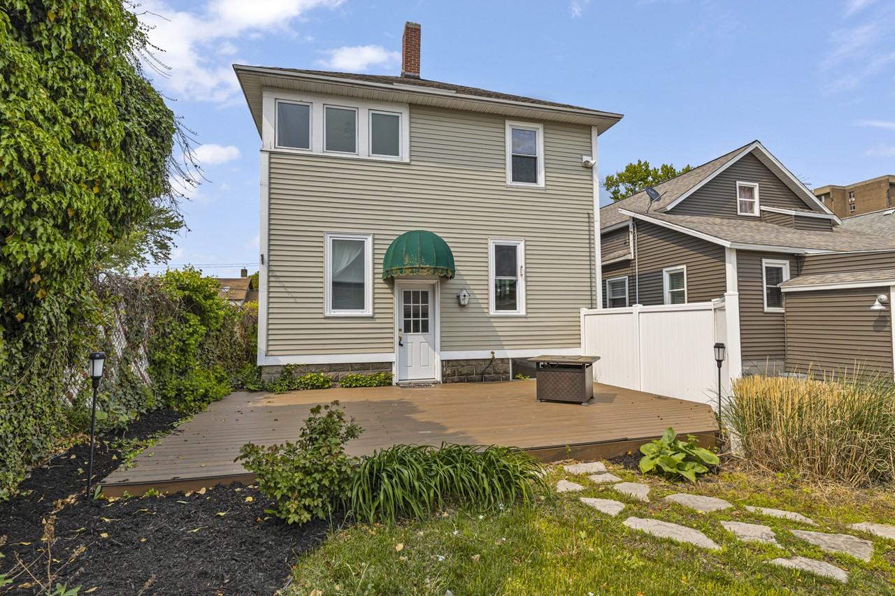 199 Houston Ave - Photo 4 of 36