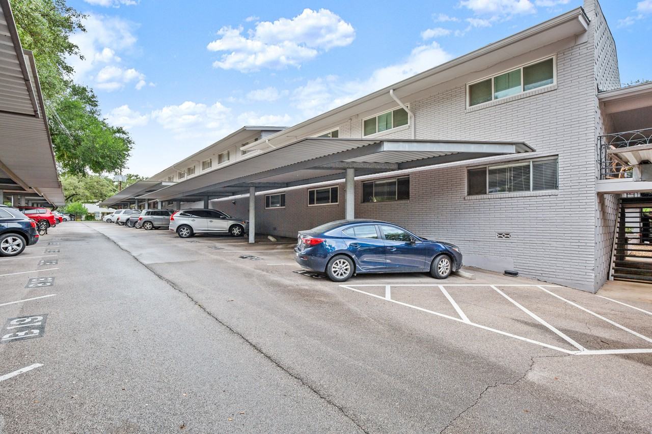 1210 Windsor Rd #202 - Photo 7 of 30