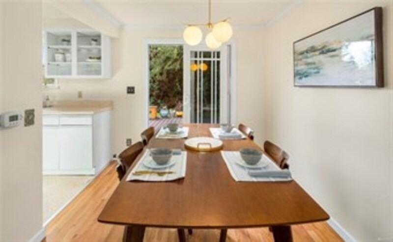 3247 Ne 97th St - Photo 4 of 18