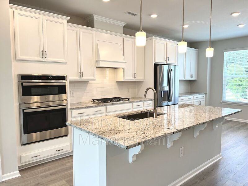 1002 Brookville Ln - Photo 2 of 23