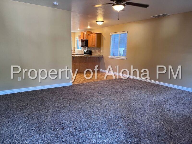 4542 W Brennen St - Photo 3 of 20