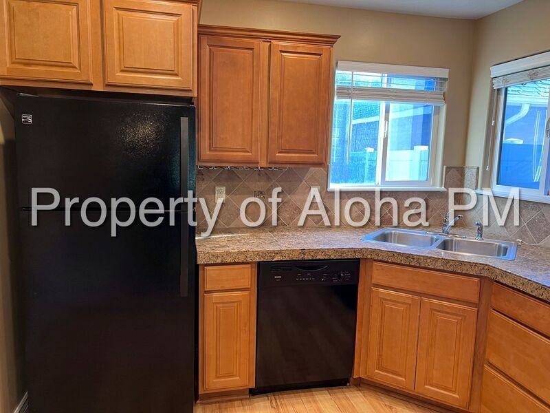 4542 W Brennen St - Photo 6 of 20